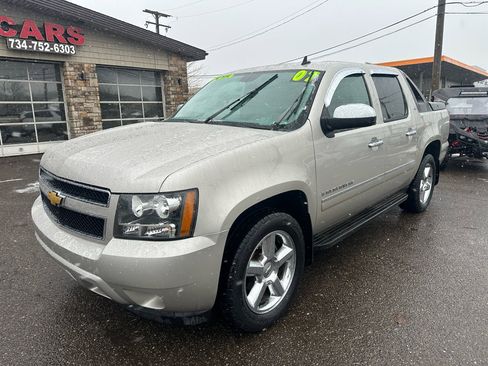Used 2007 Chevrolet Avalanche LT w/ LT Preferred Equipment Group image 3