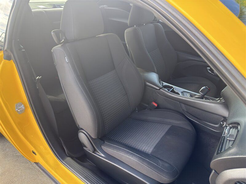 Used 2017 Dodge Challenger SXT RWD image 9