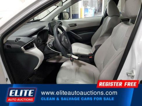 Used 2024 Toyota Corolla Cross L image 13