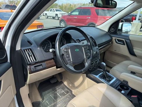 Used 2014 Land Rover LR2 image 5