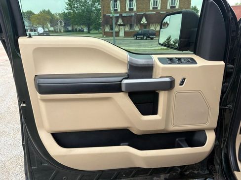 Used 2015 Ford F150 XLT w/ Equipment Group 302A Luxury AWD/4WD image 9