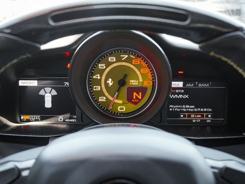 Used 2018 Ferrari 488 GTB RWD image 24