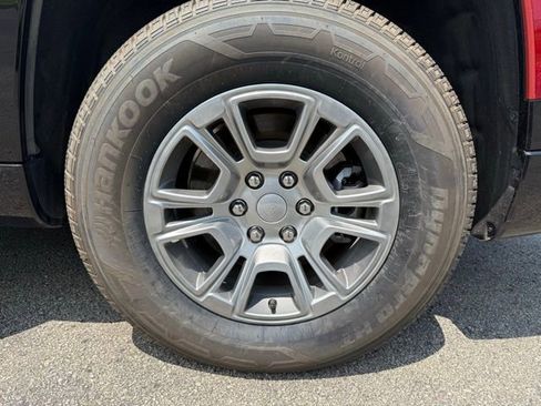 Used 2024 Jeep Wagoneer Base w/ Convenience Group I image 9