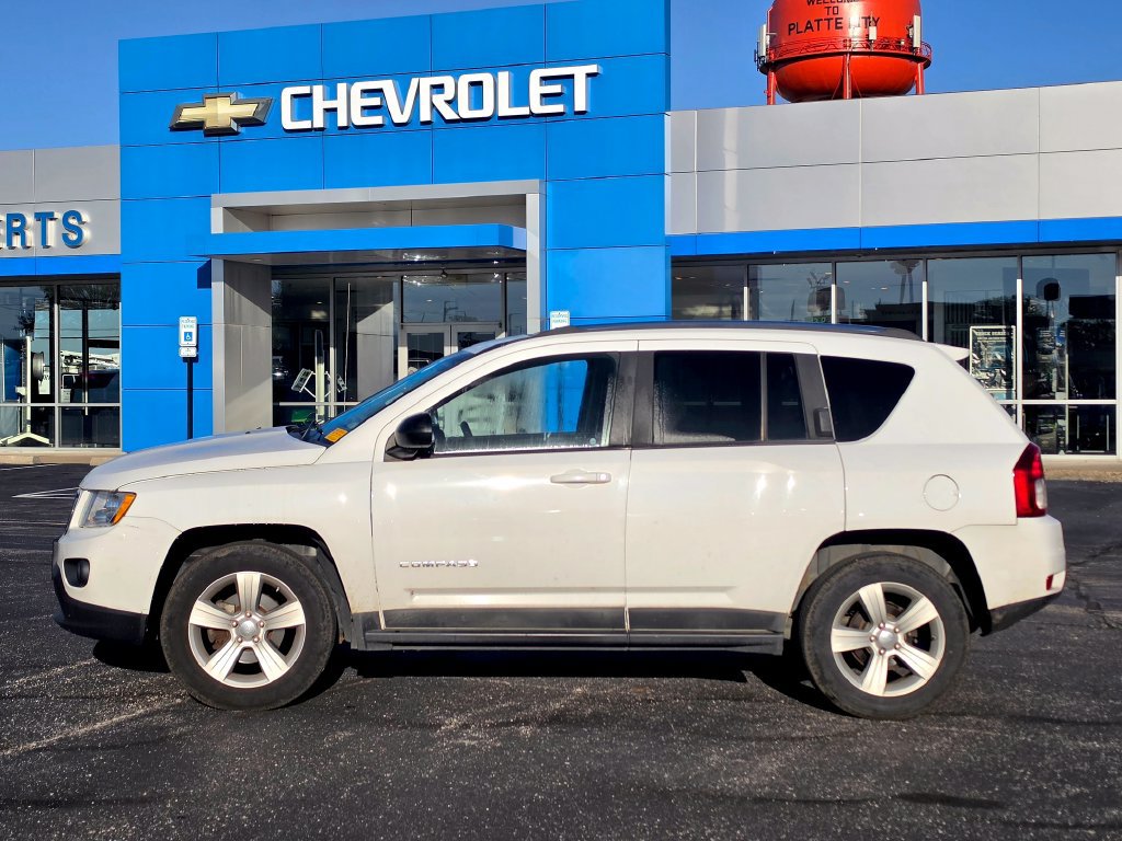 Used 2011 Jeep Compass Latitude w/ Sun/Sound Group AWD/4WD image 3