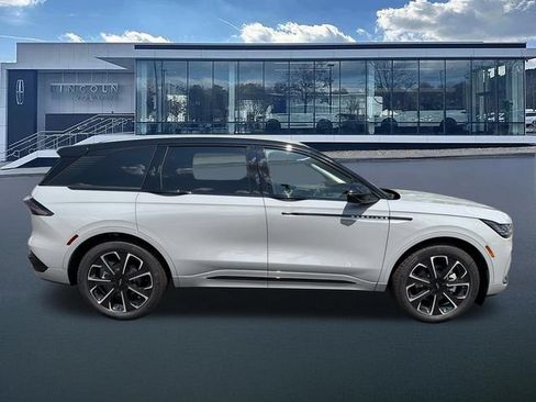New 2026 Lincoln Nautilus Reserve AWD/4WD image 9