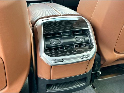 Certified 2024 BMW i7 xDrive60 w/ Premium Package AWD/4WD image 26