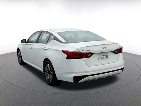 Used 2025 Nissan Altima 2.5 SV FWD image 16