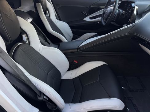 Used 2023 Chevrolet Corvette Stingray Premium Cpe w/ Z51 Performance Package image 17