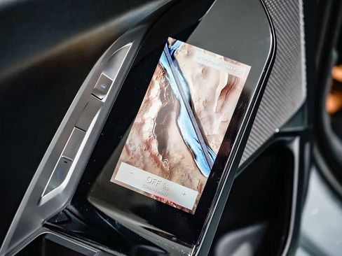 Used 2024 BMW 760i xDrive w/ Executive Package image 19