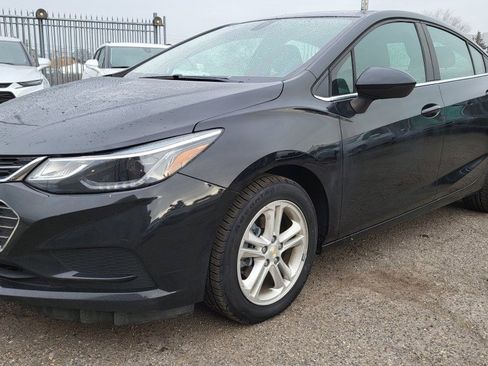 Used 2018 Chevrolet Cruze LT w/ Sun And Sound Package image 4
