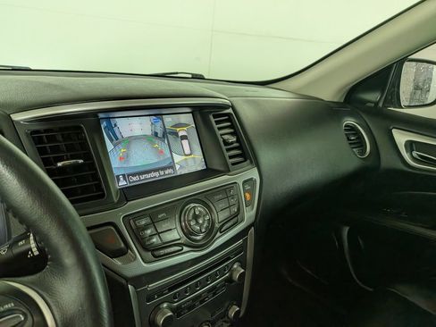 Used 2019 Nissan Pathfinder SL AWD/4WD image 25