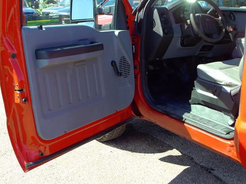 Used 2012 Ford F250 XL w/ XL Decor Pkg AWD/4WD image 5