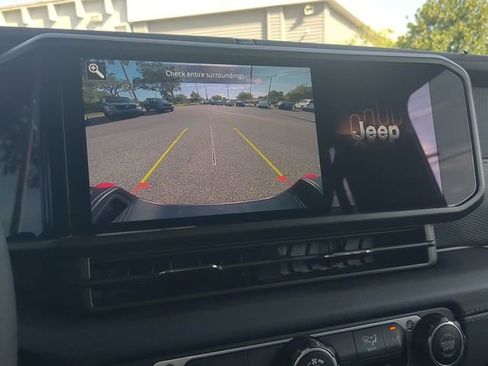 Used 2024 Jeep Gladiator Rubicon image 9