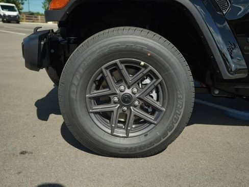 New 2025 Jeep Gladiator Sport image 11