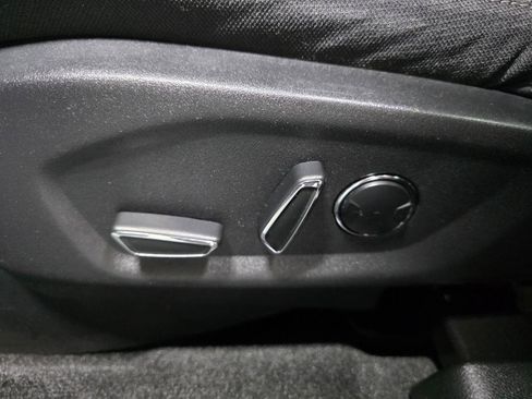 Used 2016 Ford Explorer XLT image 17