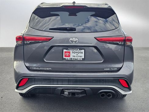 Used 2021 Toyota Highlander XSE image 4