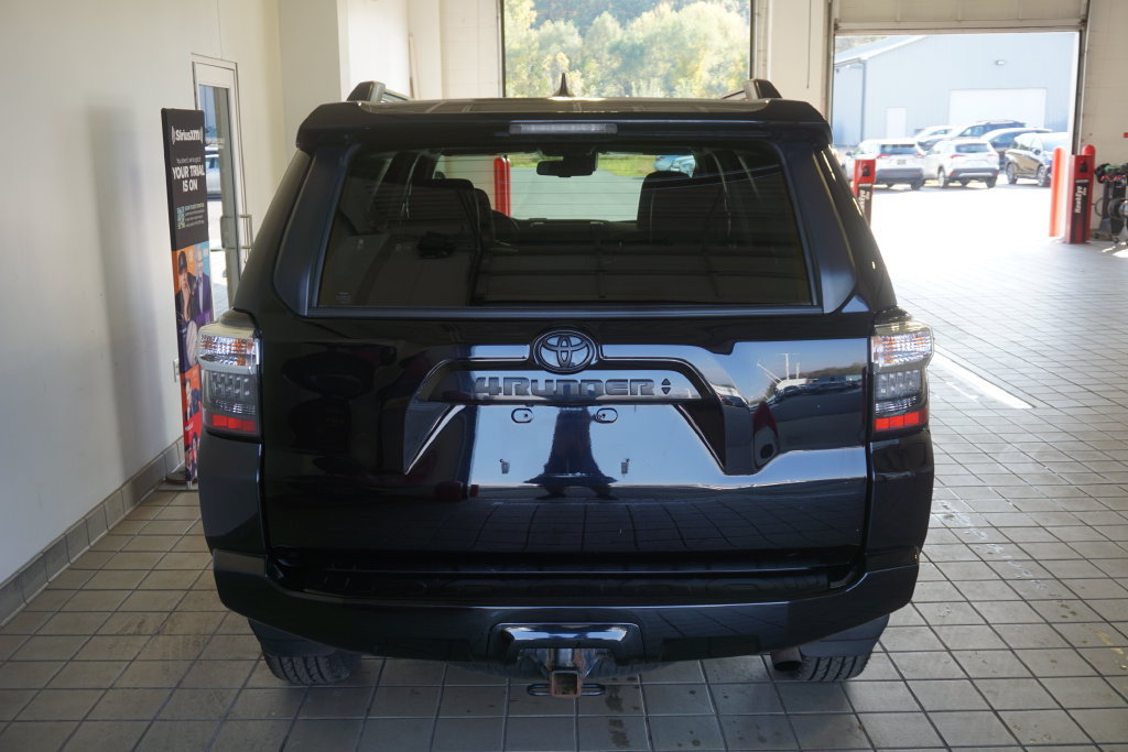 Used 2021 Toyota 4Runner SR5 Premium w/ Moonroof Package AWD/4WD image 18