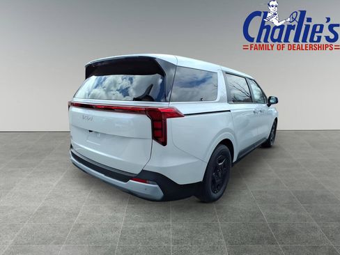New 2026 Kia Carnival FWD image 4