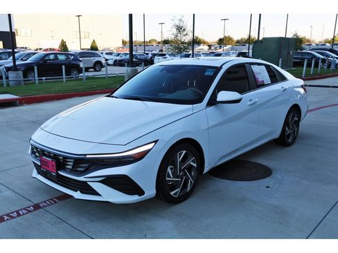 Certified 2025 Hyundai Elantra SEL image 4