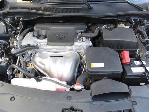 Used 2016 Toyota Camry SE image 34