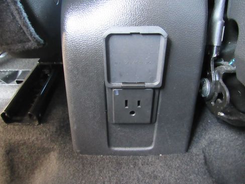 Used 2022 Chevrolet Trax LT w/ LT Convenience Package AWD/4WD image 13