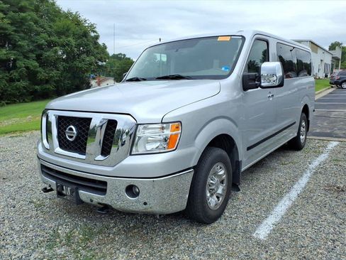 Used 2019 Nissan NV 3500 SL RWD image 2
