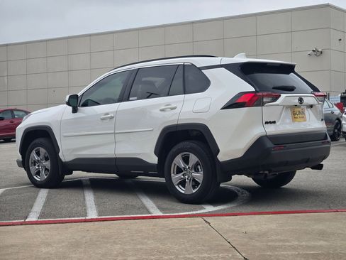 Used 2025 Toyota RAV4 XLE w/ Convenience Package FWD image 5