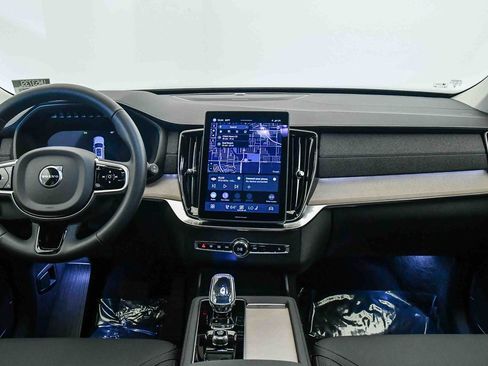 Certified 2025 Volvo XC90 B6 Plus w/ Protection Package Premier image 15