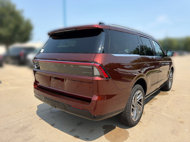 New 2027 Lincoln Navigator Reserve AWD/4WD image 5