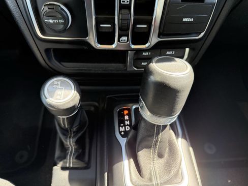 Used 2020 Jeep Gladiator Overland w/ Uconnect 4C Nav & Sound Group image 21