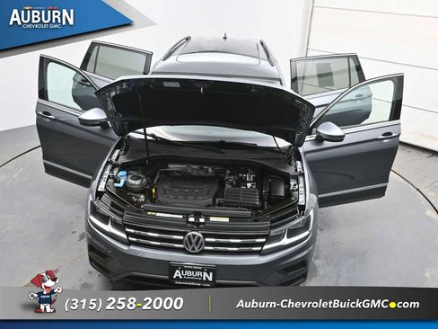 Used 2021 Volkswagen Tiguan SE w/ Panoramic Sunroof Package AWD/4WD image 31