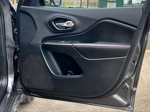 Used 2019 Jeep Cherokee Trailhawk w/ Cold Weather Group image 23