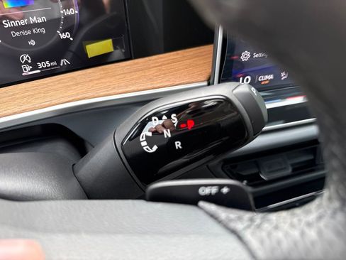 New 2026 Volkswagen Tiguan SEL R-Line image 16