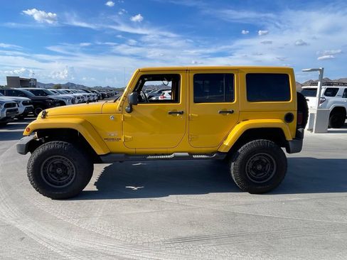 Used 2015 Jeep Wrangler Unlimited Sahara w/ Connectivity Group AWD/4WD image 5