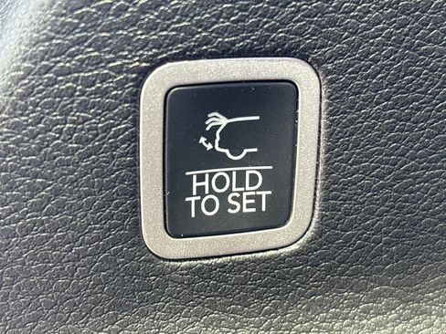 New 2027 Chrysler Pacifica Select FWD image 30