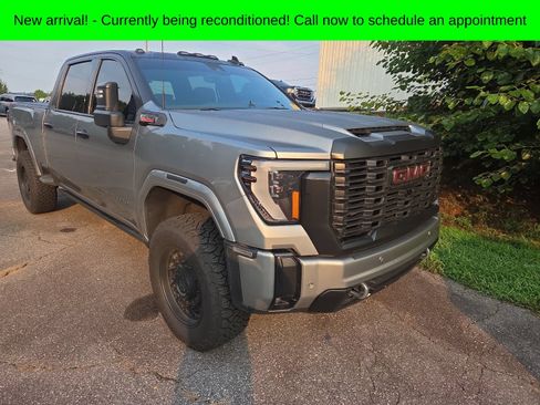 Used 2025 GMC Sierra 2500 Denali w/ Denali Reserve Package AWD/4WD image 2