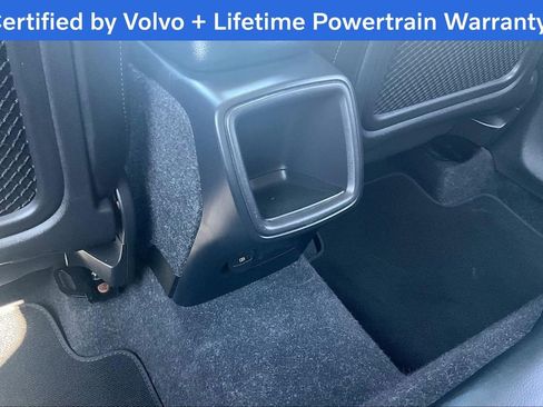 Used 2022 Volvo XC40 T5 Momentum image 30