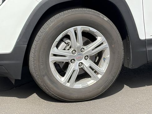 Used 2024 GMC Terrain SLE image 6