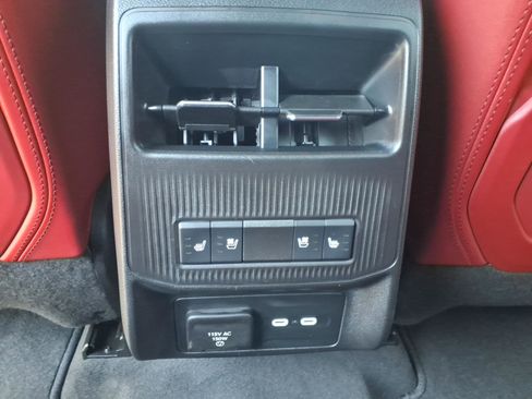 Used 2024 Jeep Wagoneer Launch Edition AWD/4WD image 24