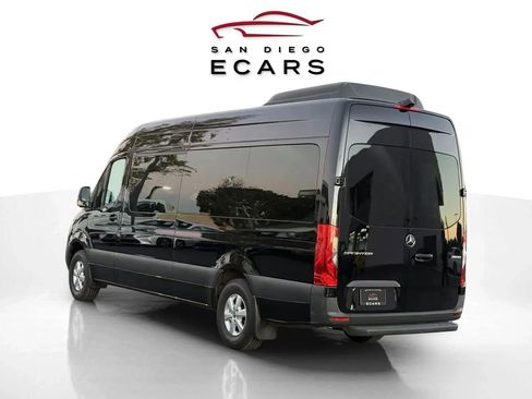 Used 2019 Mercedes-Benz Sprinter 2500 image 4