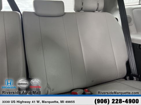 Used 2015 Toyota Sienna Limited Premium w/ Four Season Floor Mat Package FWD image 28