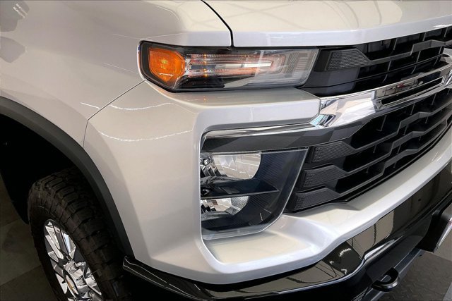 Used 2022 Chevrolet Silverado 2500 Custom w/ Custom Value Package AWD/4WD image 28