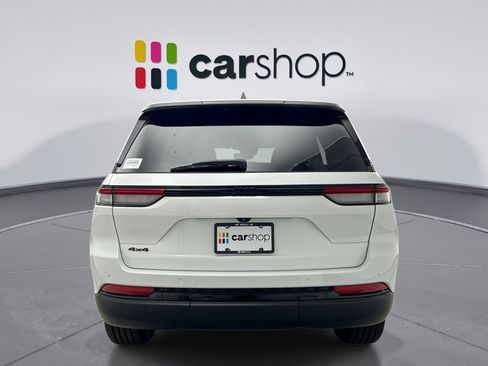 Used 2023 Jeep Grand Cherokee Altitude AWD/4WD image 4