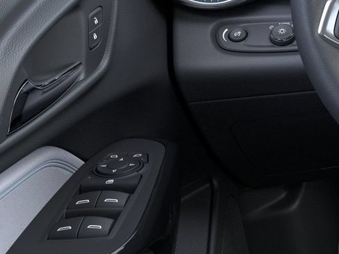 Used 2025 Chevrolet Trax LT w/ LT Convenience Package FWD image 22