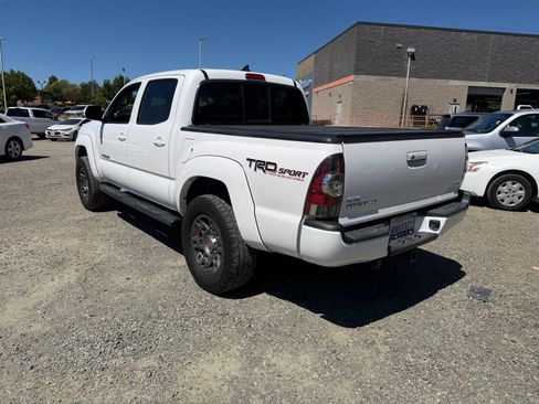 Used 2015 Toyota Tacoma 4x4 Double Cab w/ TRD Sport Package image 3