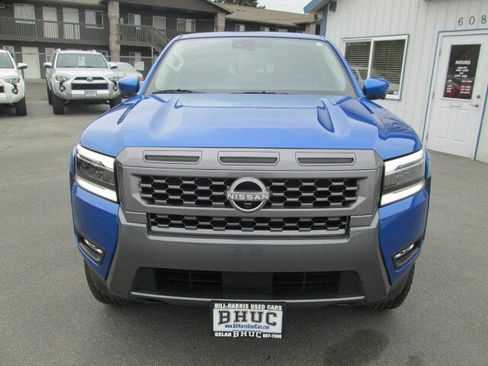 Used 2025 Nissan Frontier SL AWD/4WD image 2