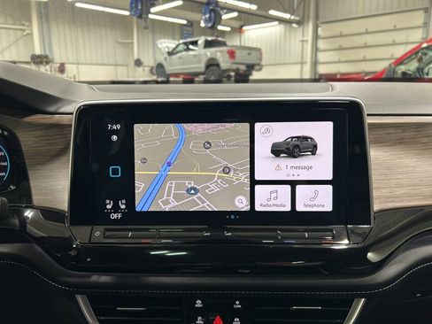 Used 2025 Volkswagen Atlas SEL Premium R-Line image 19