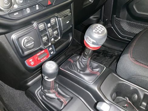 Used 2020 Jeep Gladiator Rubicon w/ Cold Weather Group image 24