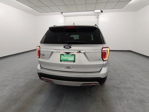 Used 2016 Ford Explorer XLT w/ Equipment Group 202A image 7