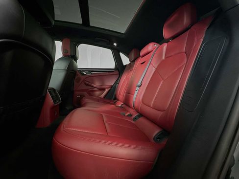 Certified 2022 Porsche Macan image 24